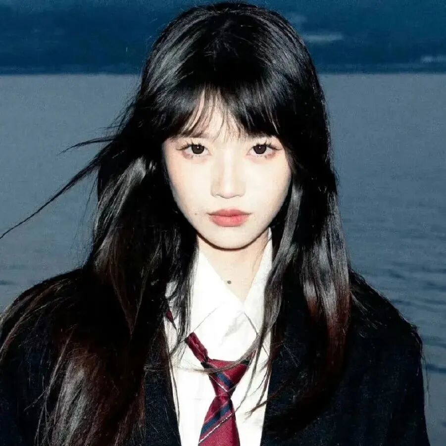 海边制服光感女生头像