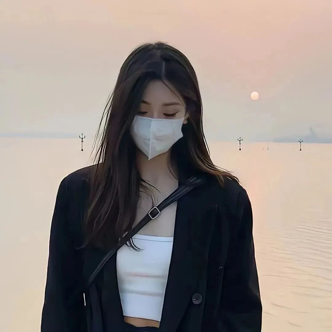 口罩不露脸海边女生头像