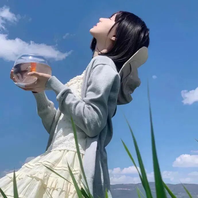 小清新侧脸女生头像