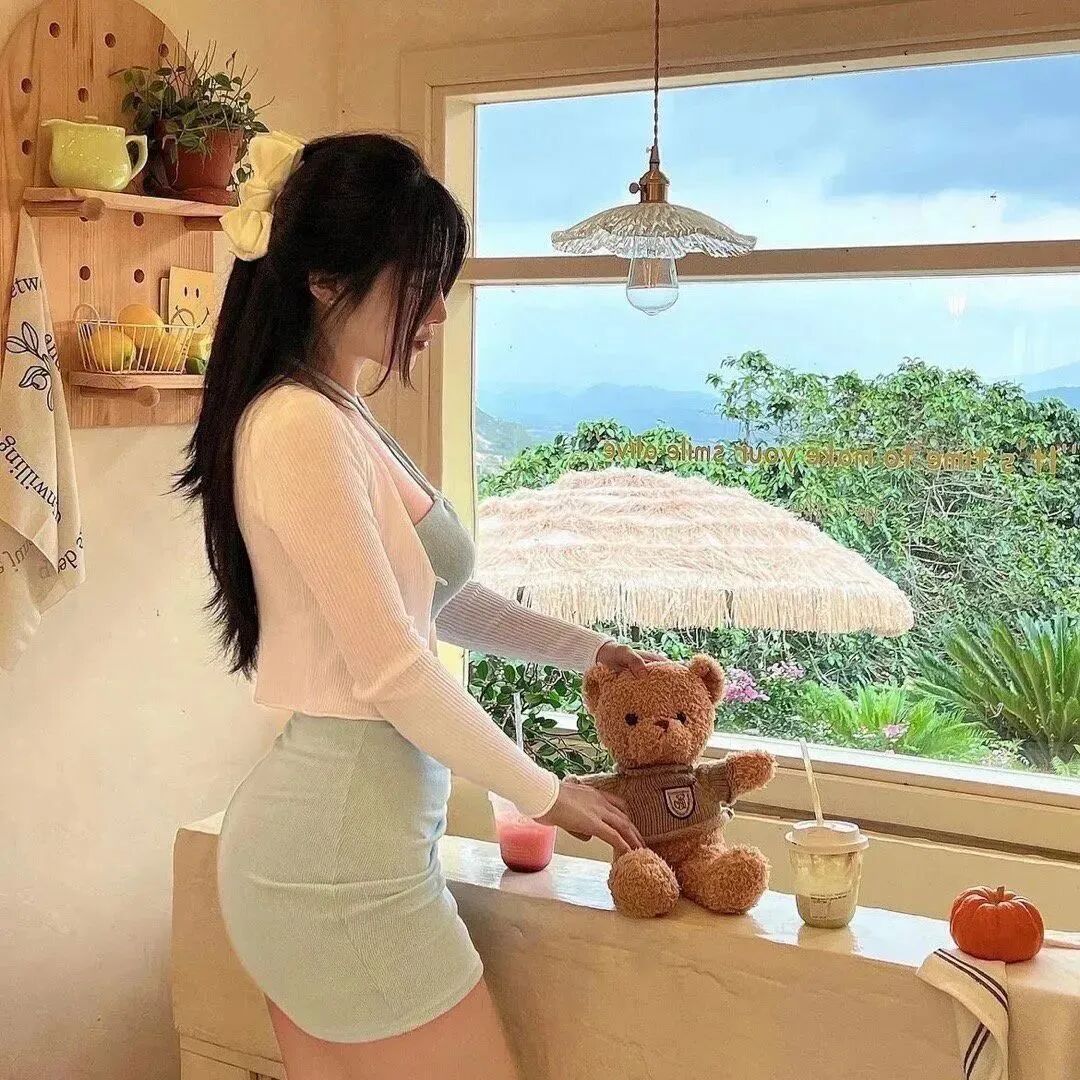 窗前小清新侧脸女生头像