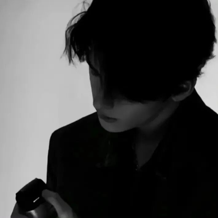 小众侧脸男生头像