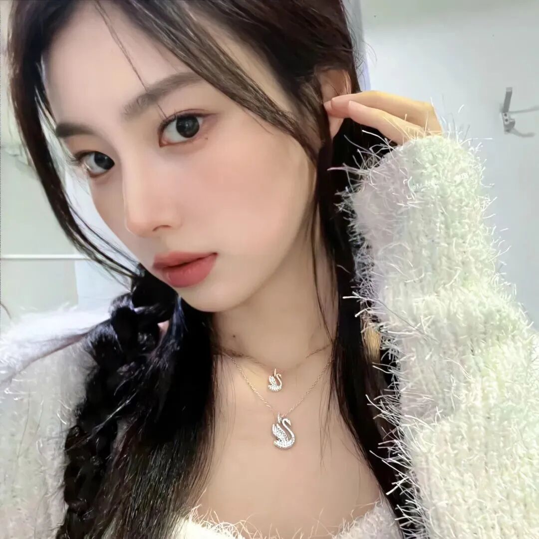 侧脸女生头像