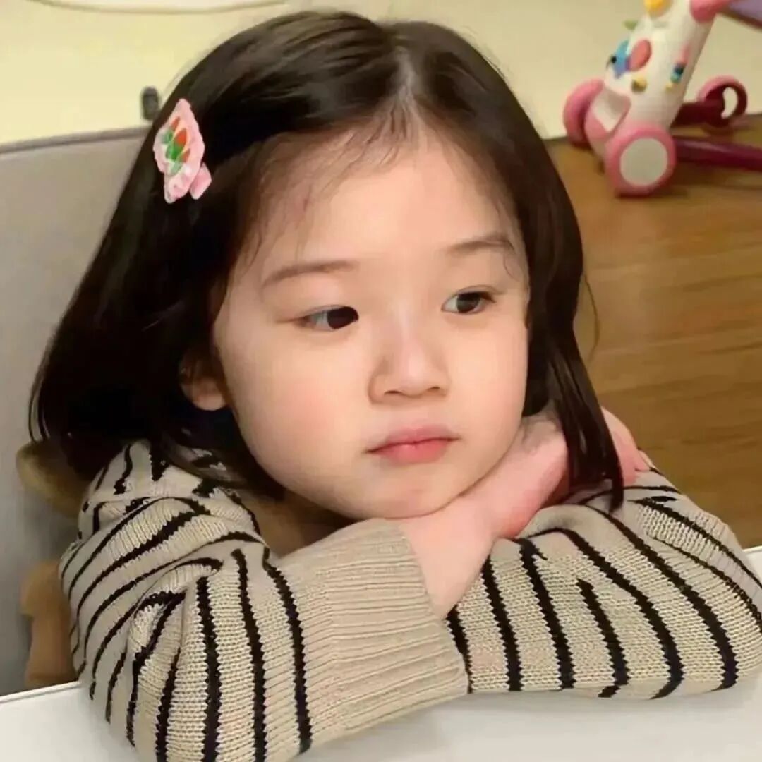 可爱金雪小女孩头像萌娃头像