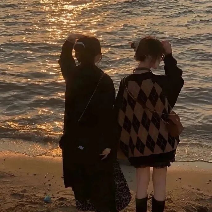 海边二人闺蜜头像真人闺蜜头像