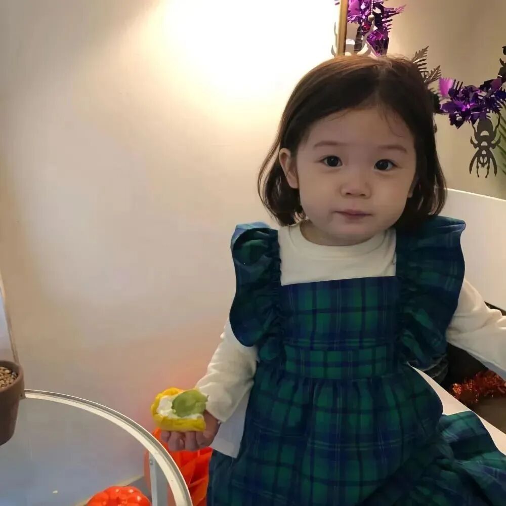 可爱金雪小女孩头像萌娃头像