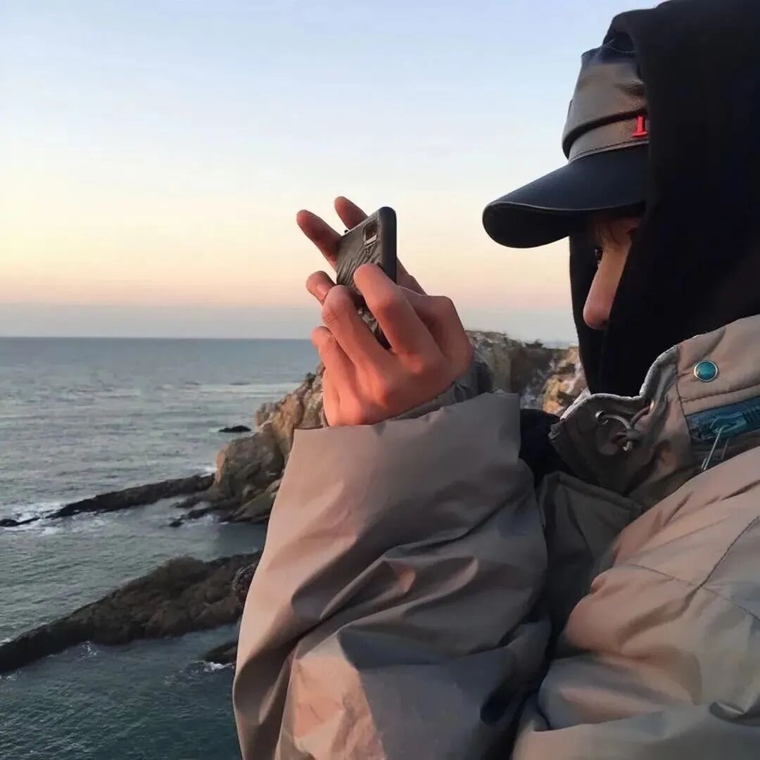 不露脸海边男生头像