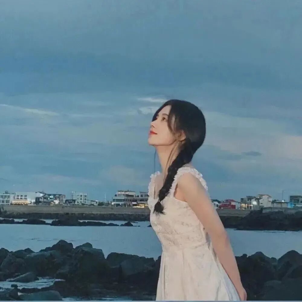 鞠婧祎头像氛围感侧脸女生头像