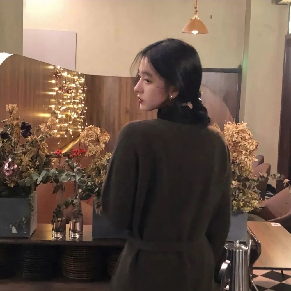 小众侧脸女生头像