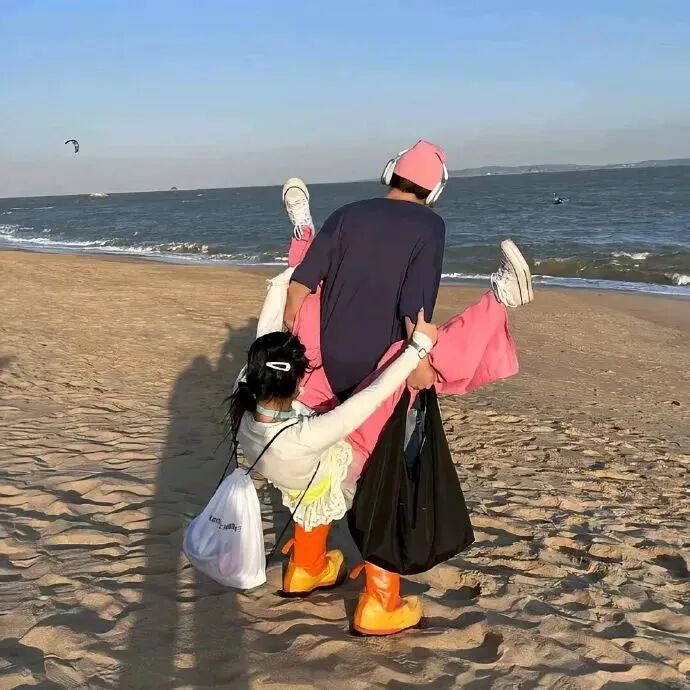qltxzrgga海边搞怪真人情侣头像