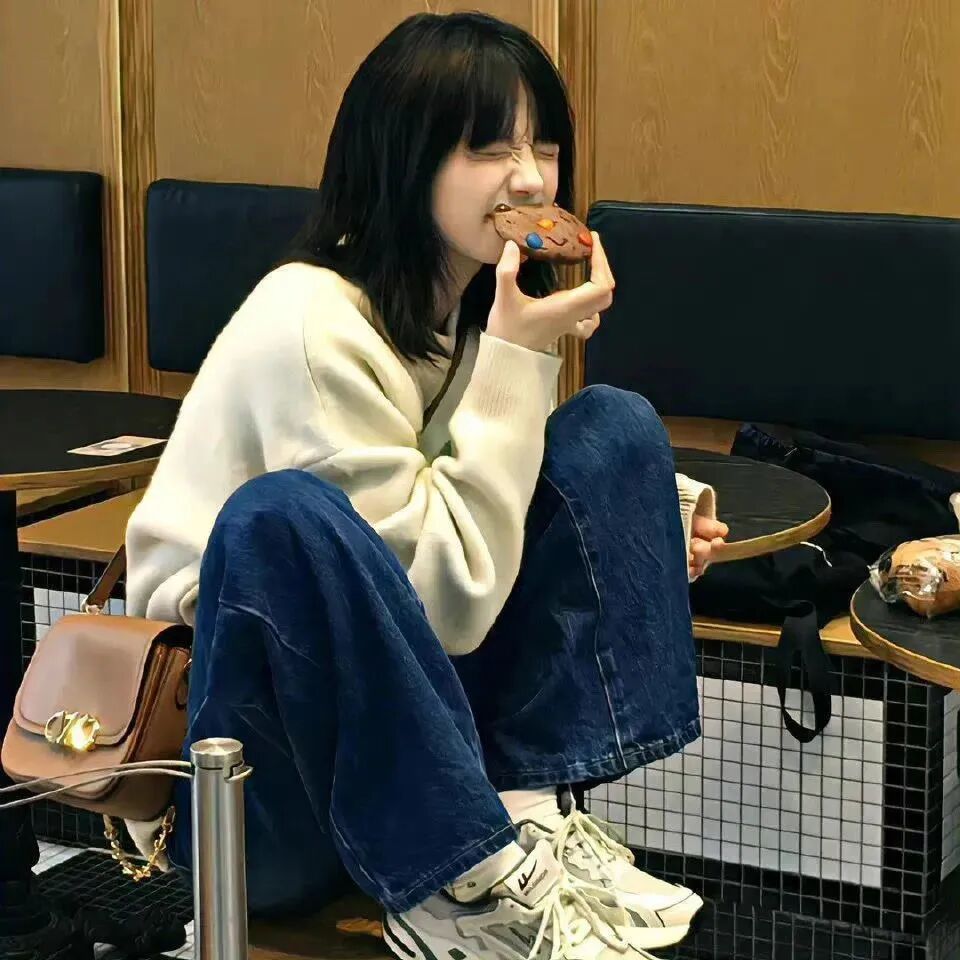 侧脸可爱女生头像