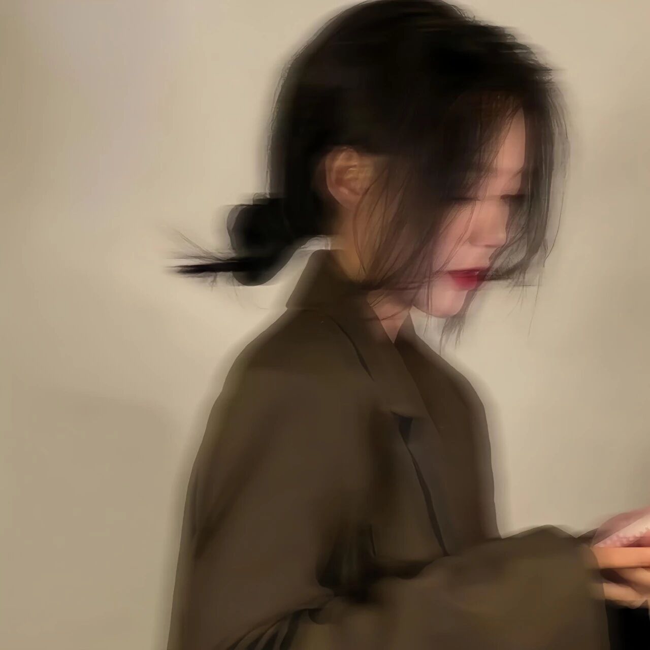 朦胧感侧脸女生头像