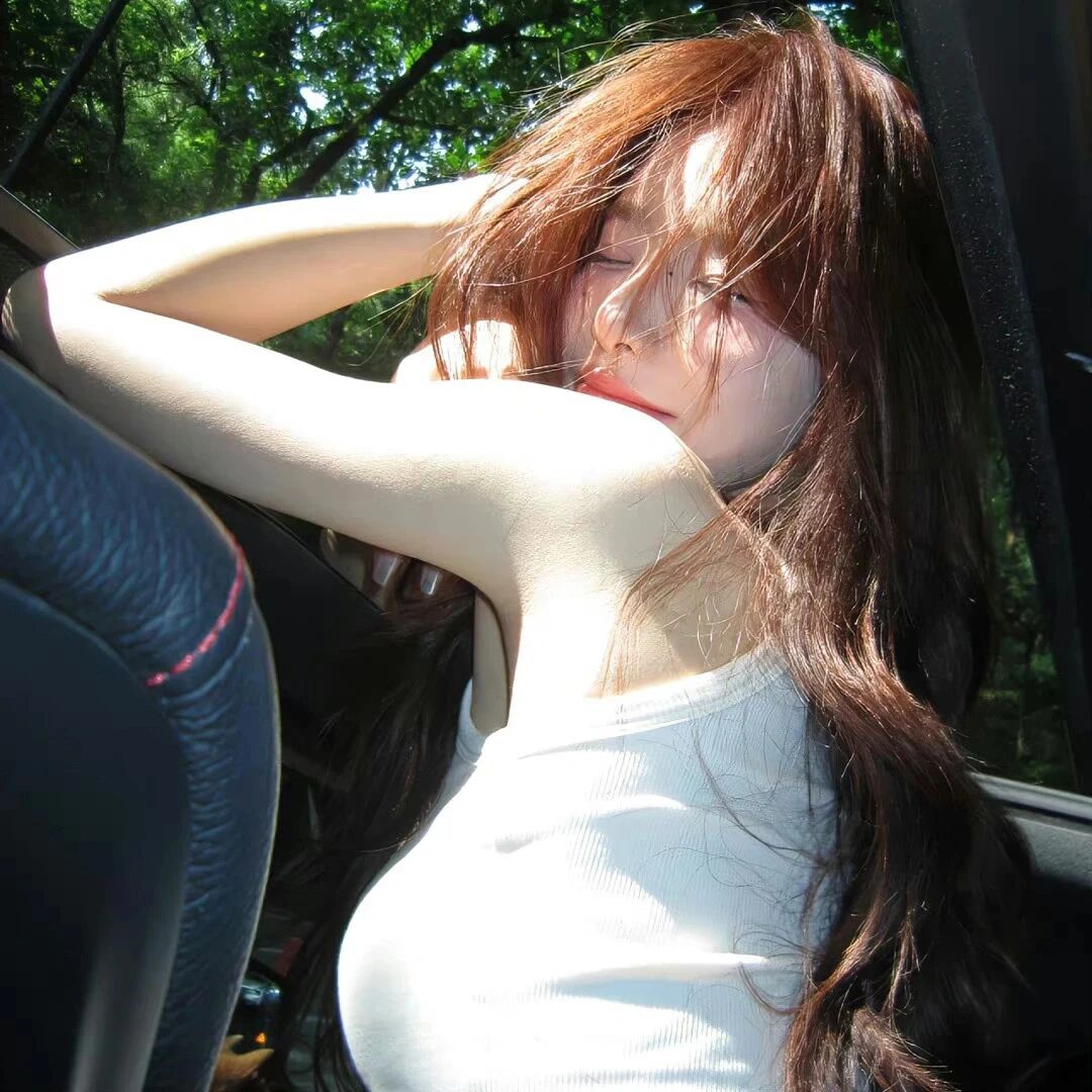 光感车内女生头像