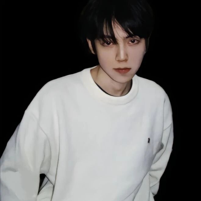 纯黑小众男生头像