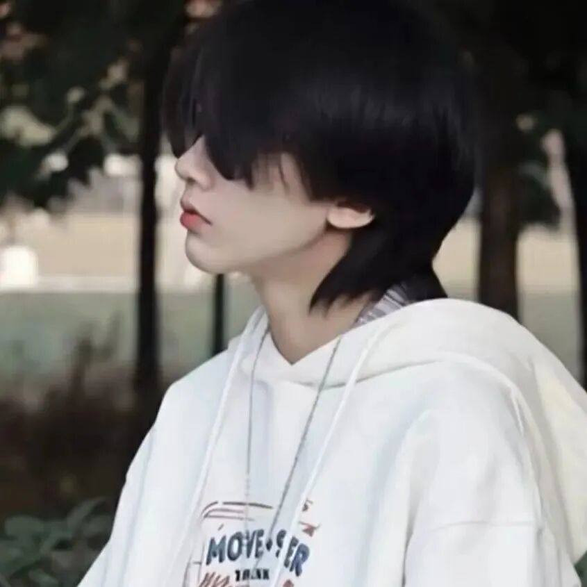 小众侧脸男生头像