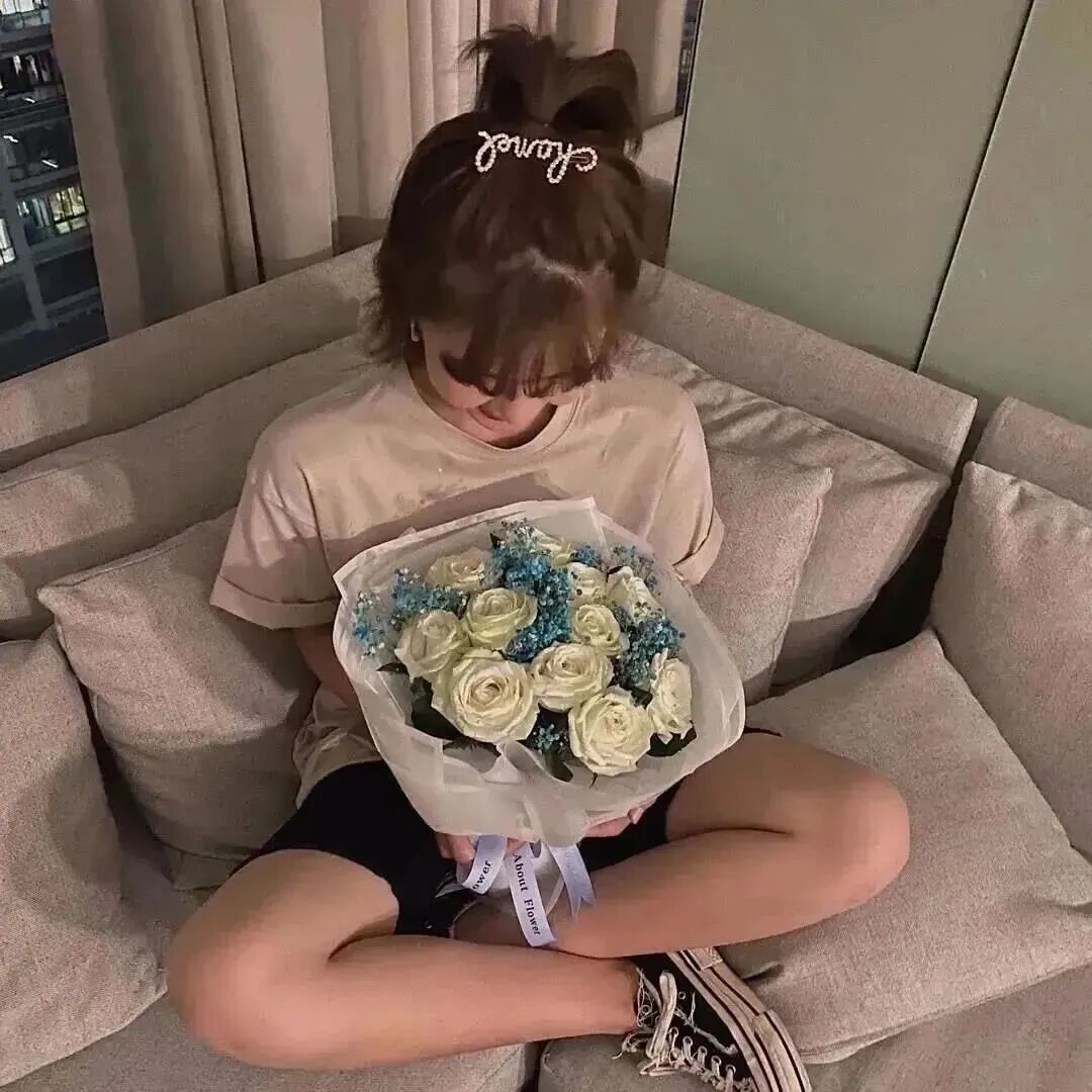 沙发鲜花真人情侣头像