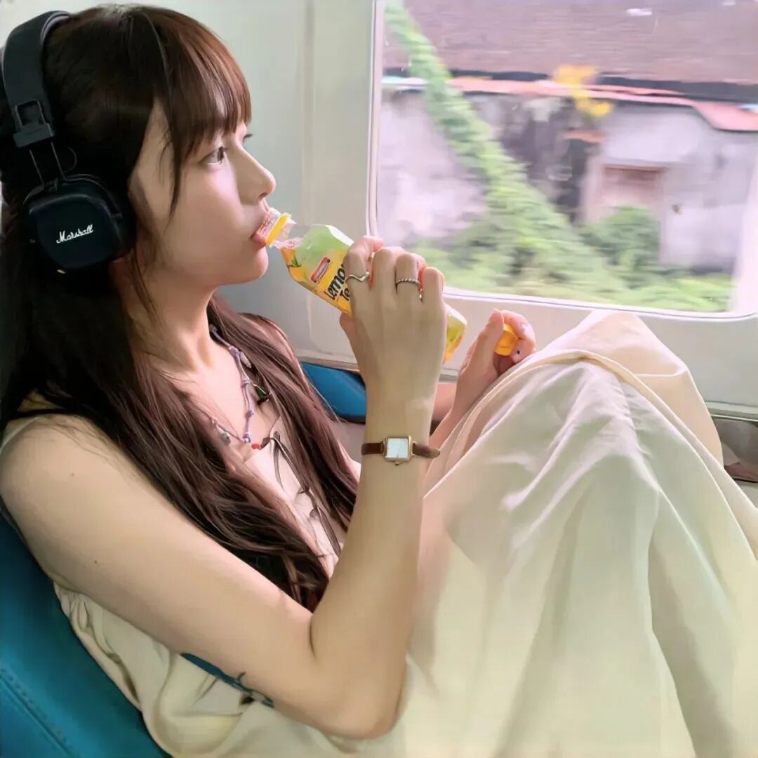 侧脸女生头像