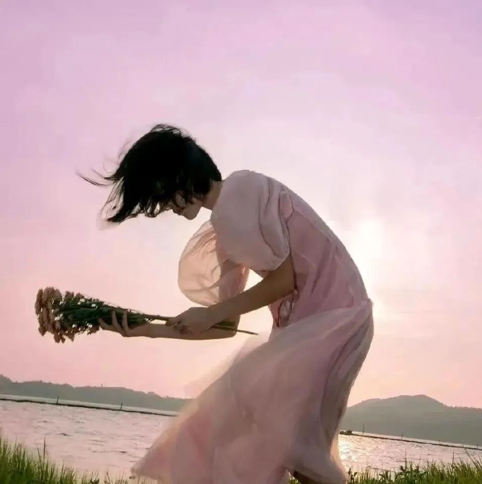 氛围感侧脸女生头像