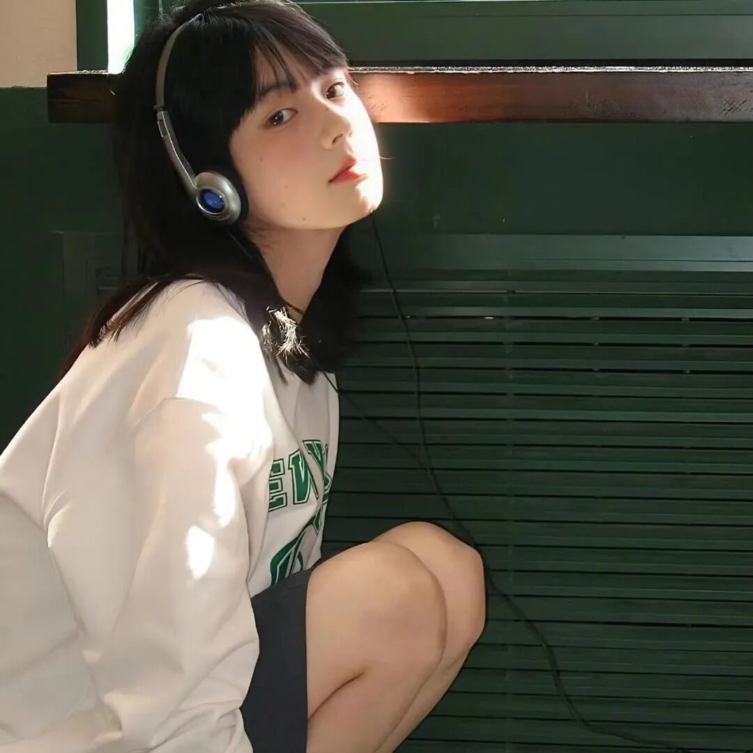 氛围感侧脸女生头像