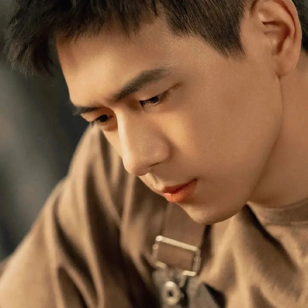 李现头像侧脸男生头像