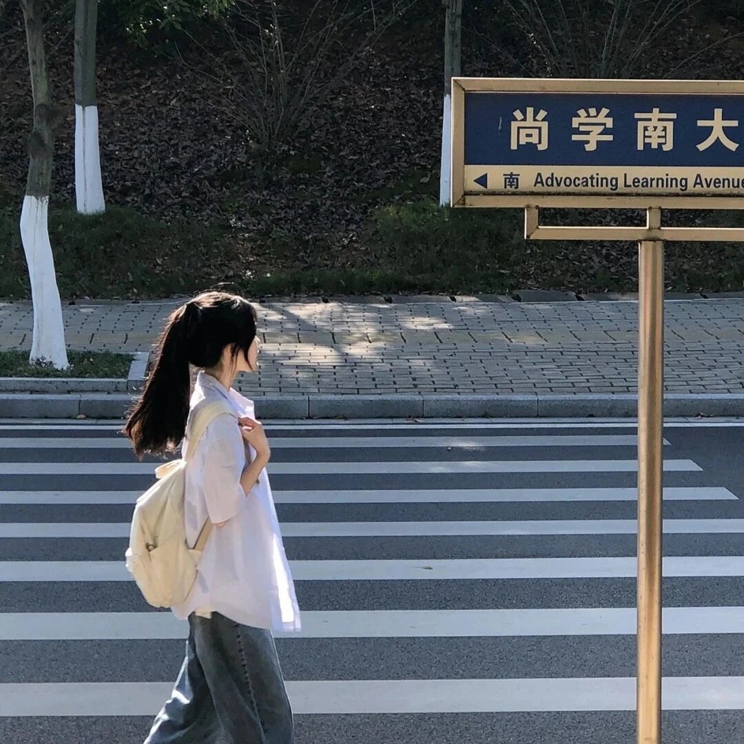 学院风马尾侧脸女生头像