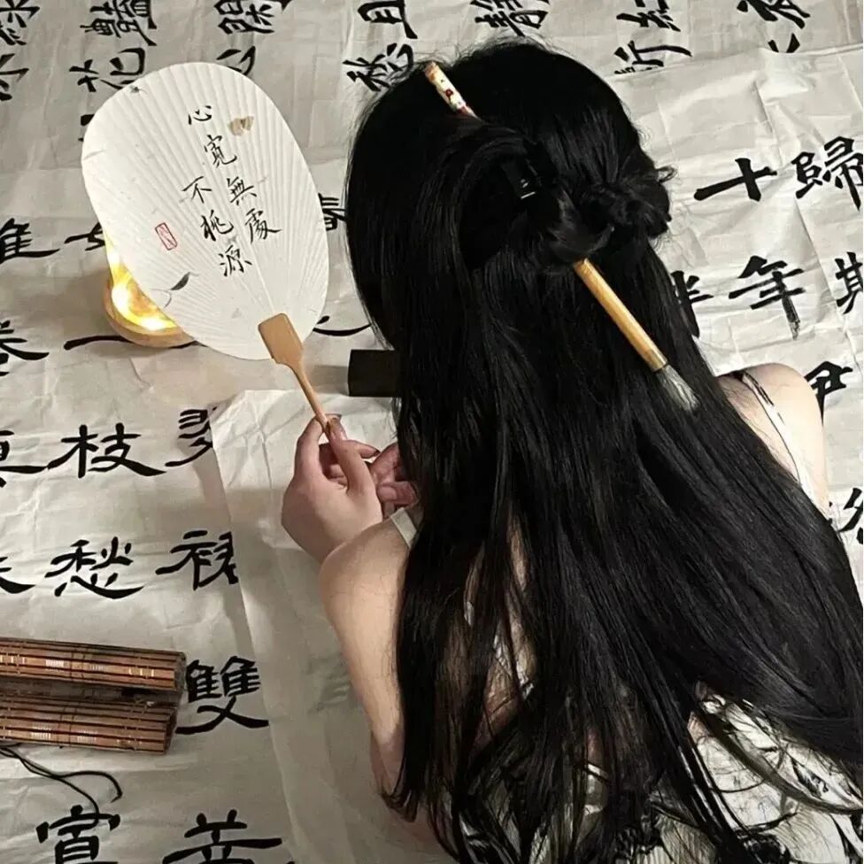 温柔不露脸女生头像