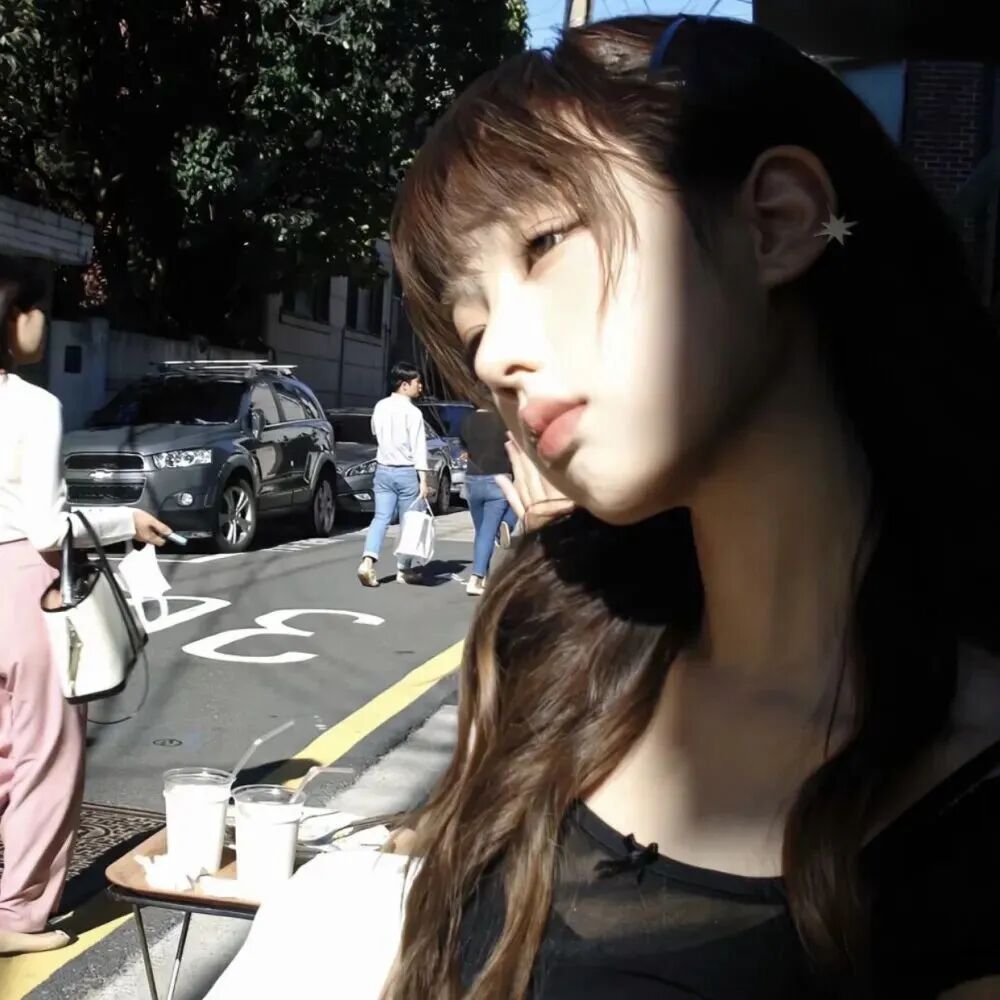 氛围感侧脸女生头像