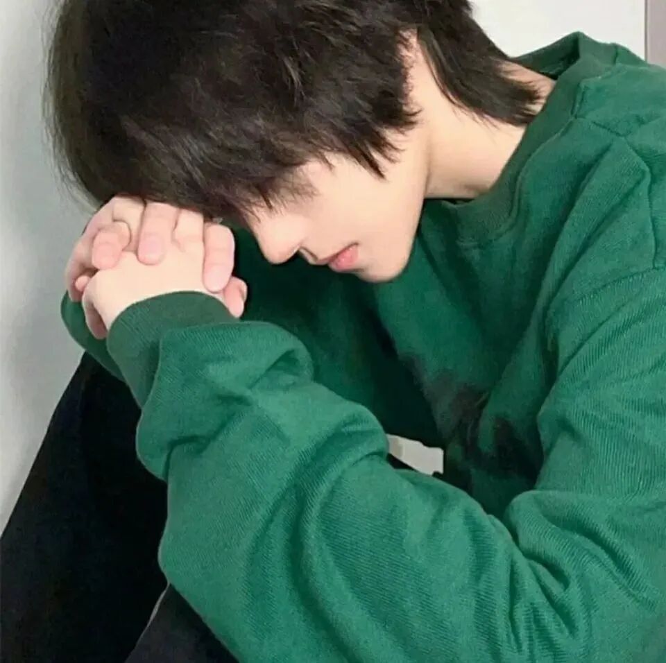 侧脸个性男生头像
