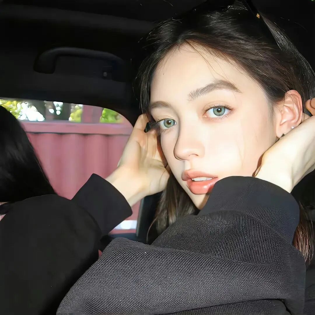 车内很飒女生头像