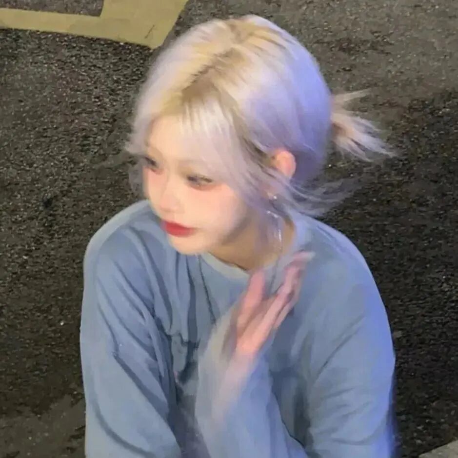 朦胧感侧脸小众女生头像