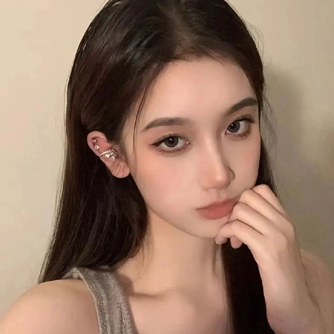 手扶脸小众女生头像