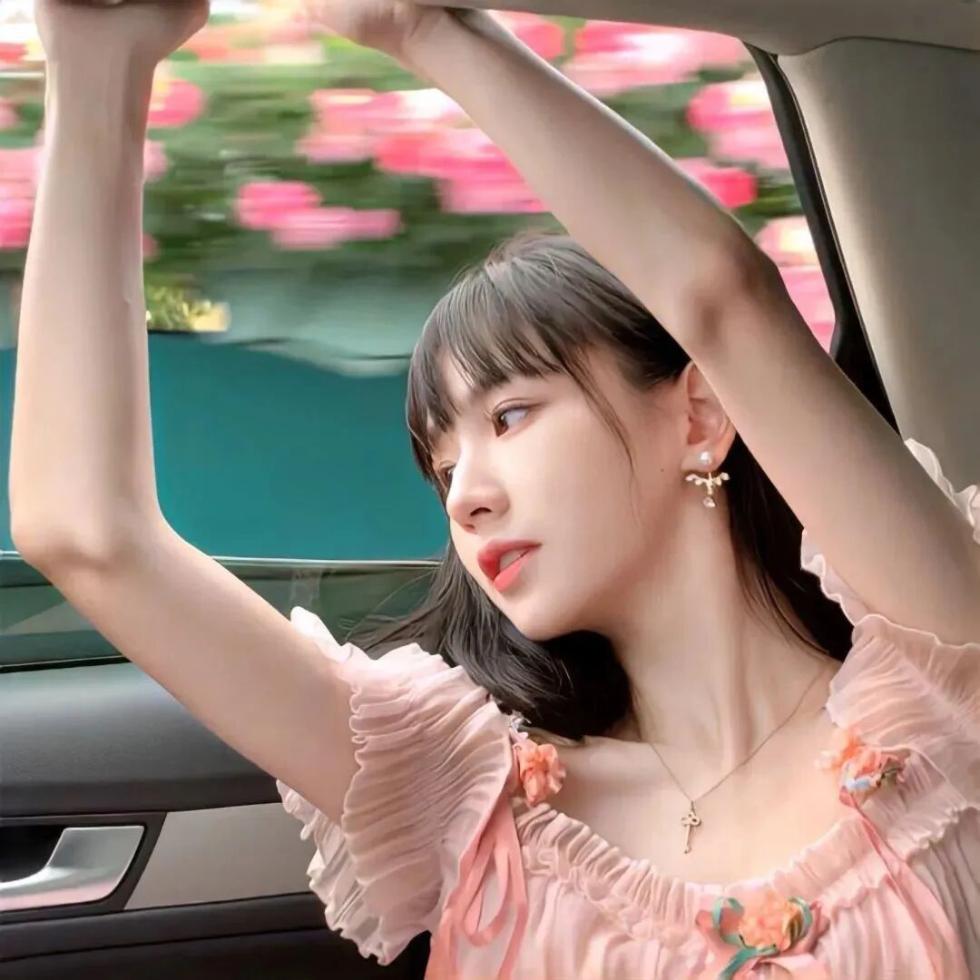 车内氛围感女生头像