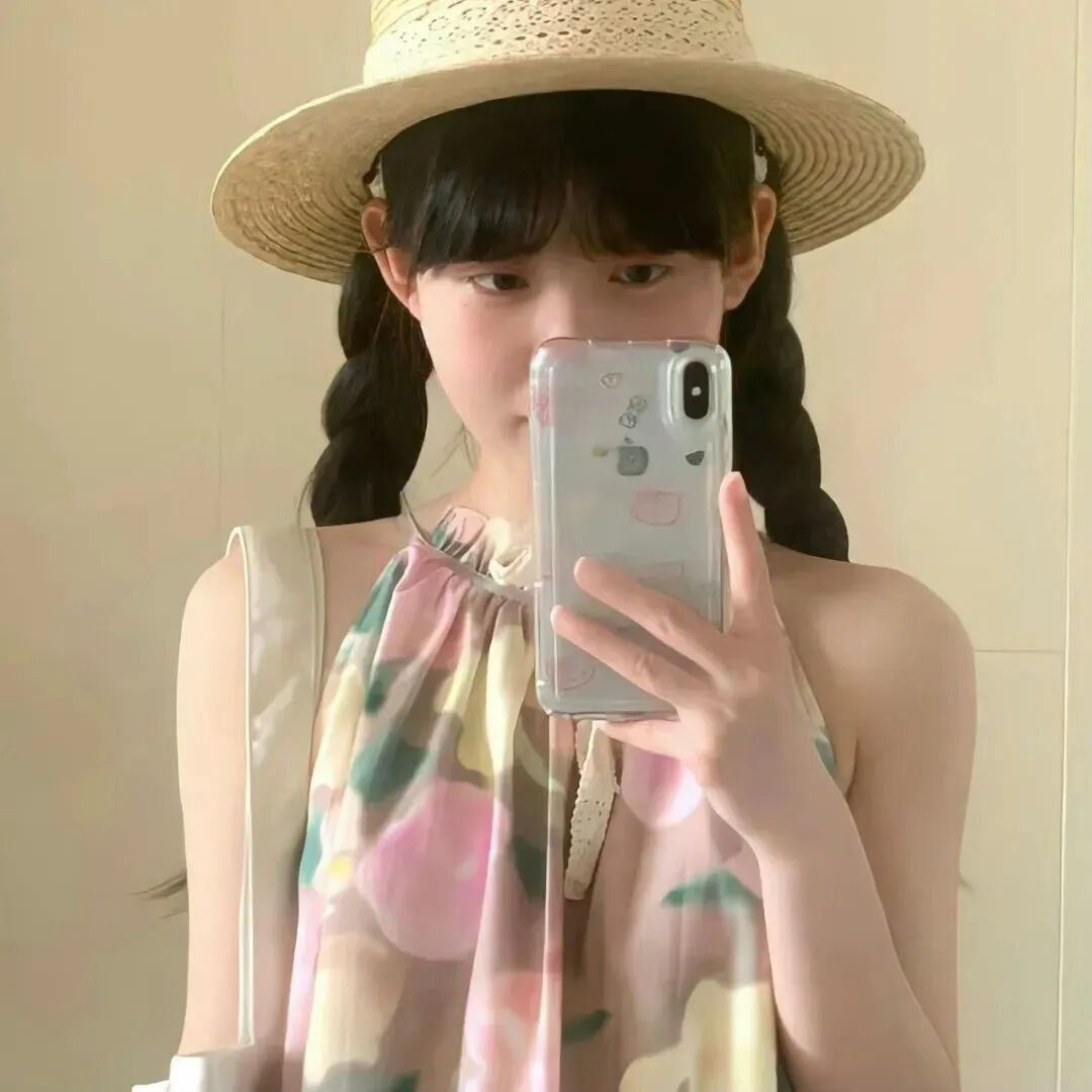 自拍手机女生头像