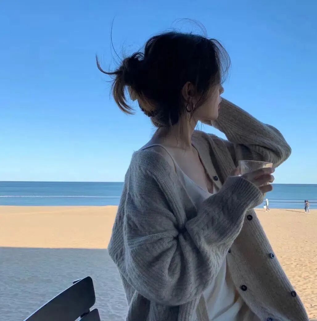 海边小众侧脸女生头像