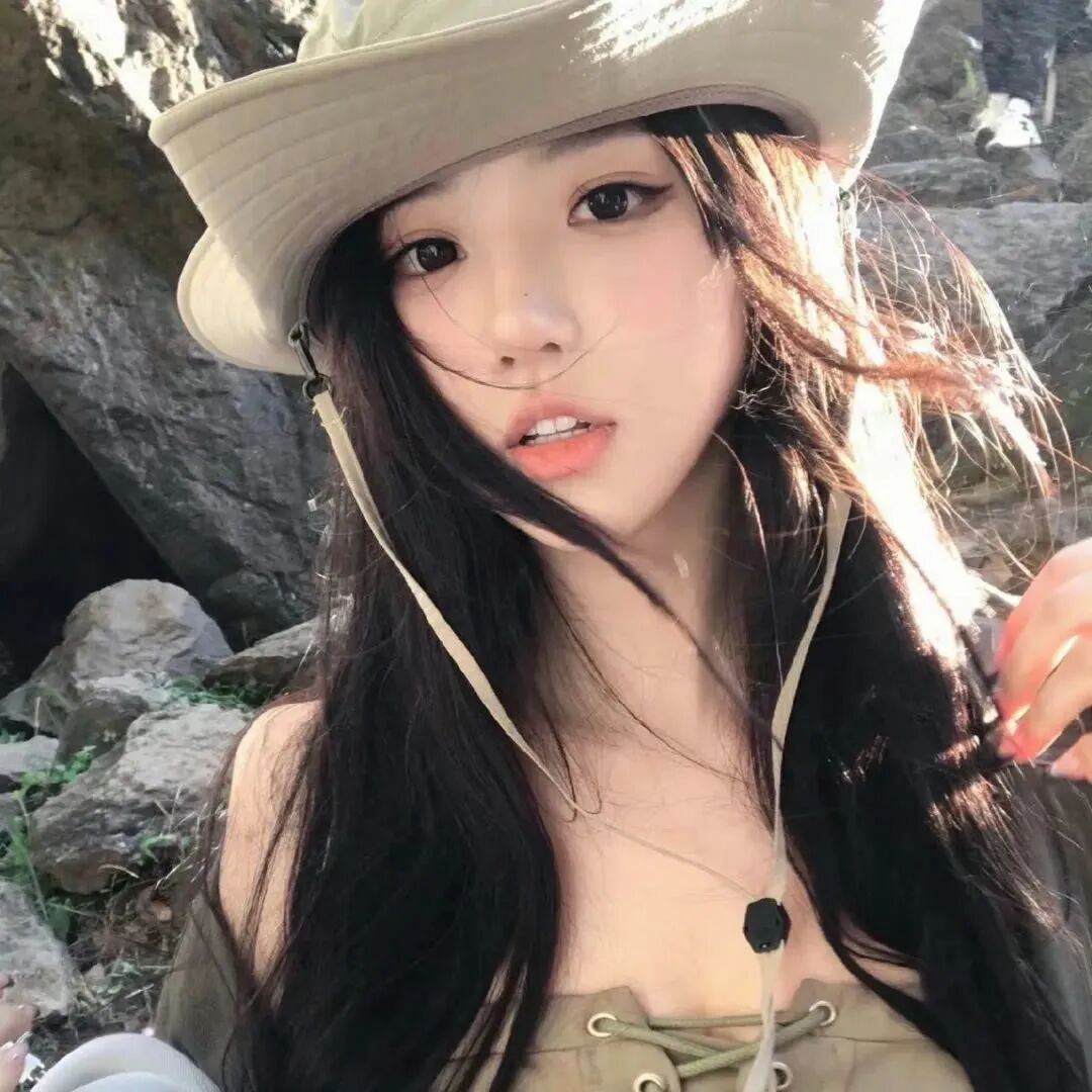 休闲帽甜美女生头像
