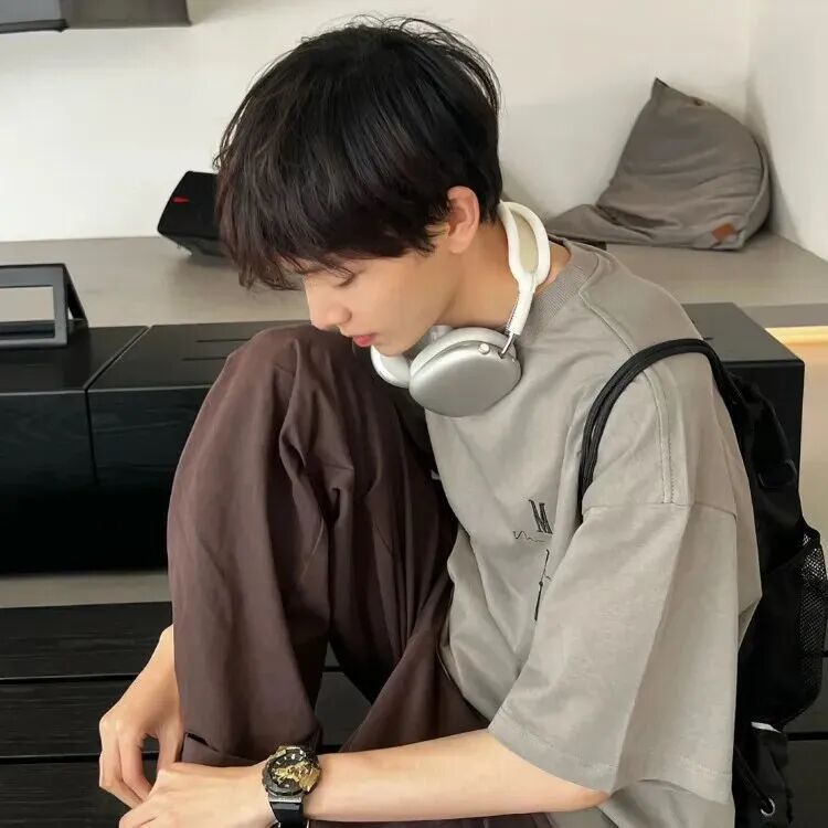 侧脸男生头像