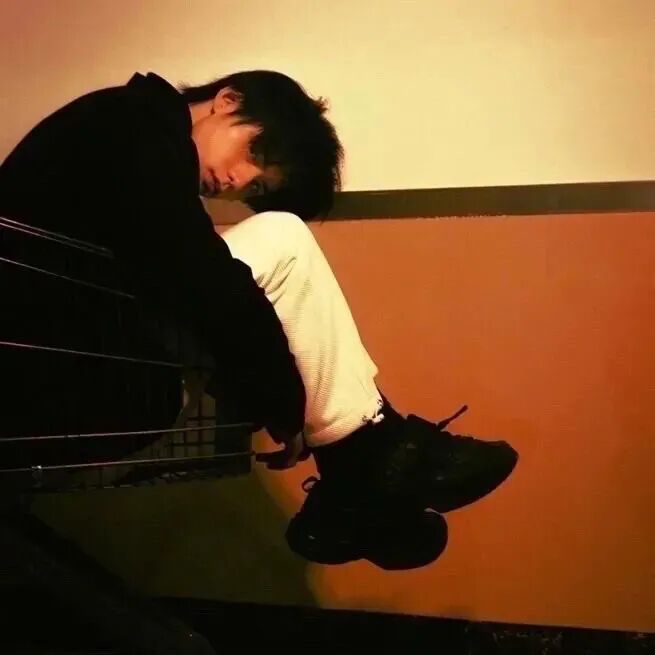 复古氛围感男生头像