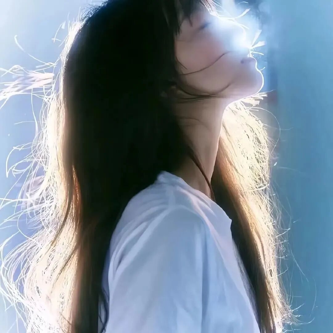 光感侧脸女生头像