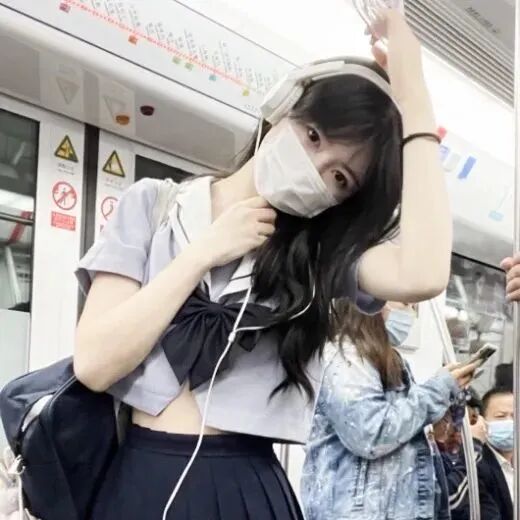 制服口罩不露脸女生头像