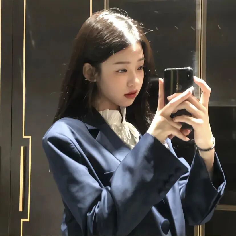 自拍手机小众女生头像