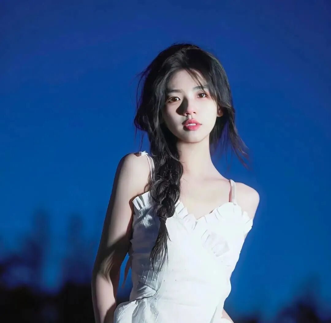 夜晚氛围感女生头像