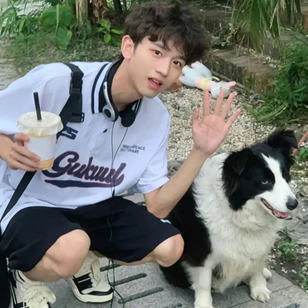 带着狗狗男生头像