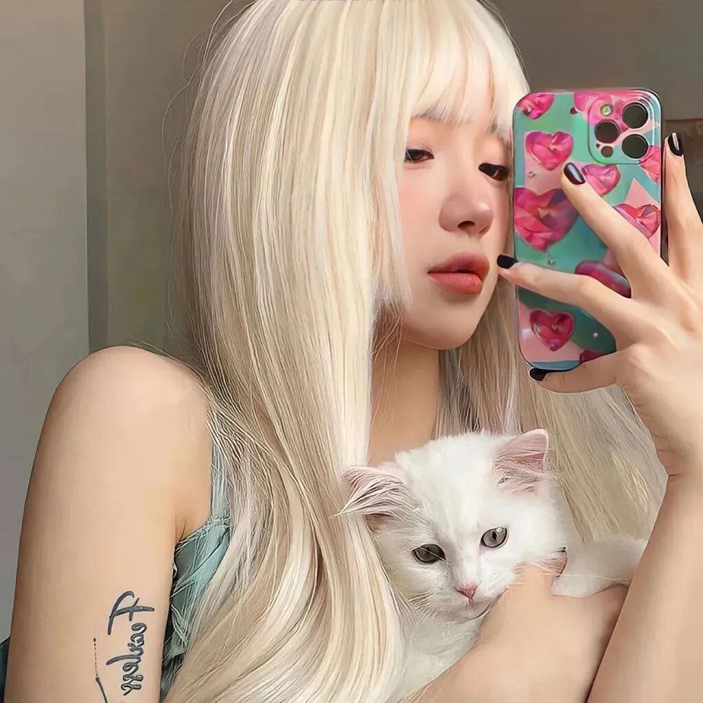 闺蜜不是人抱着猫咪二人闺蜜头像真人闺蜜头像