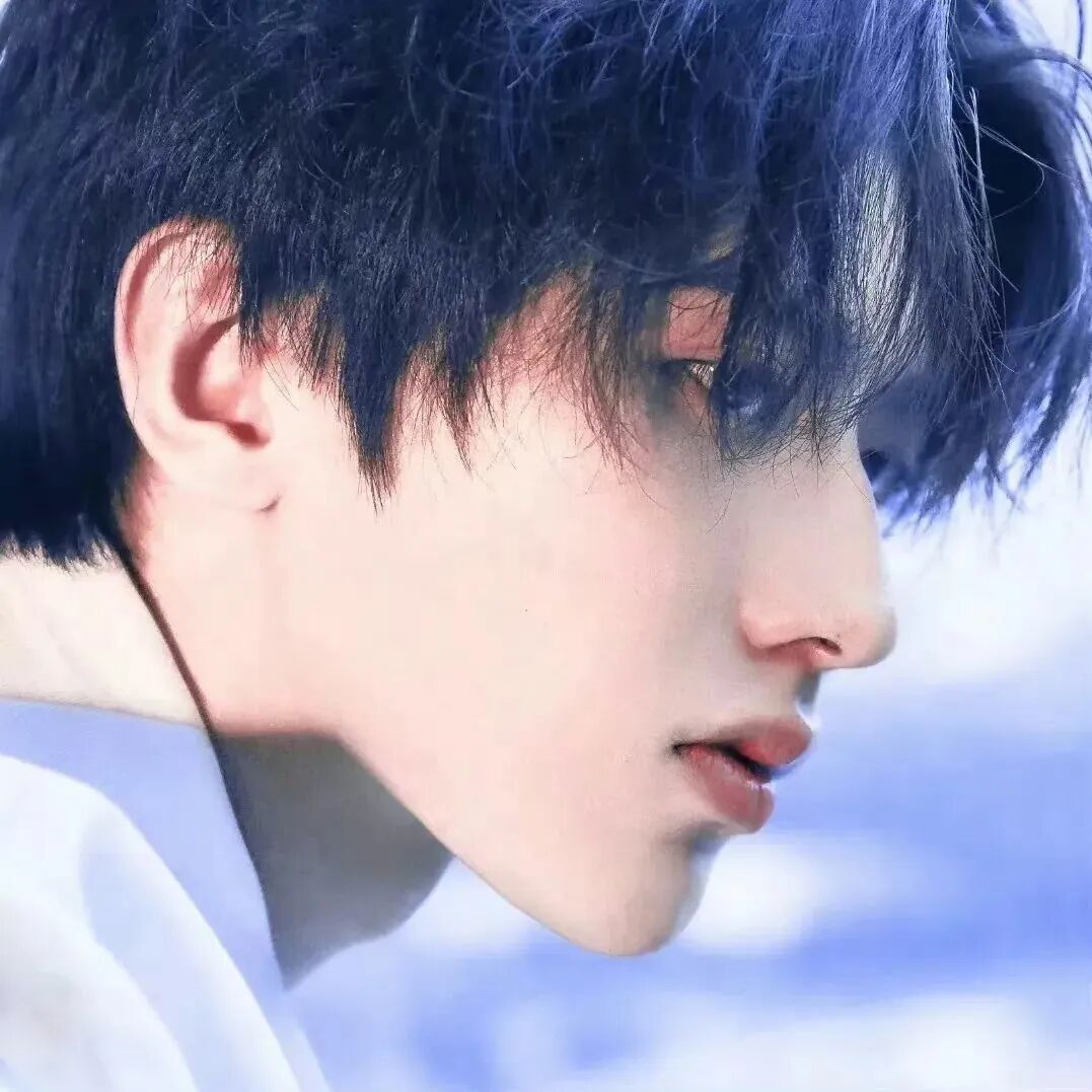蔡徐坤头像侧脸男生头像