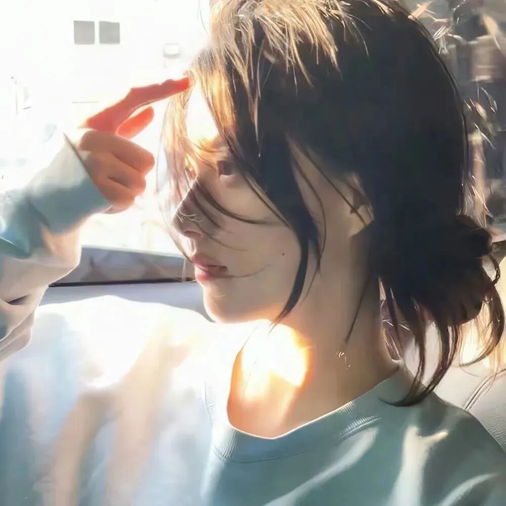 侧脸女生头像
