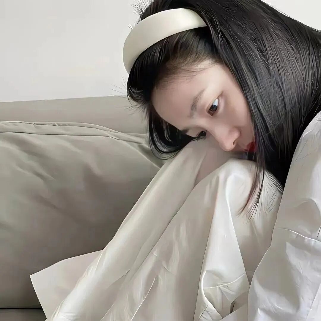 温柔侧脸女生头像