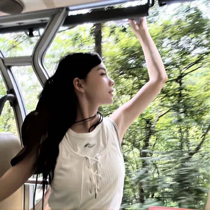 小清新侧脸女生头像
