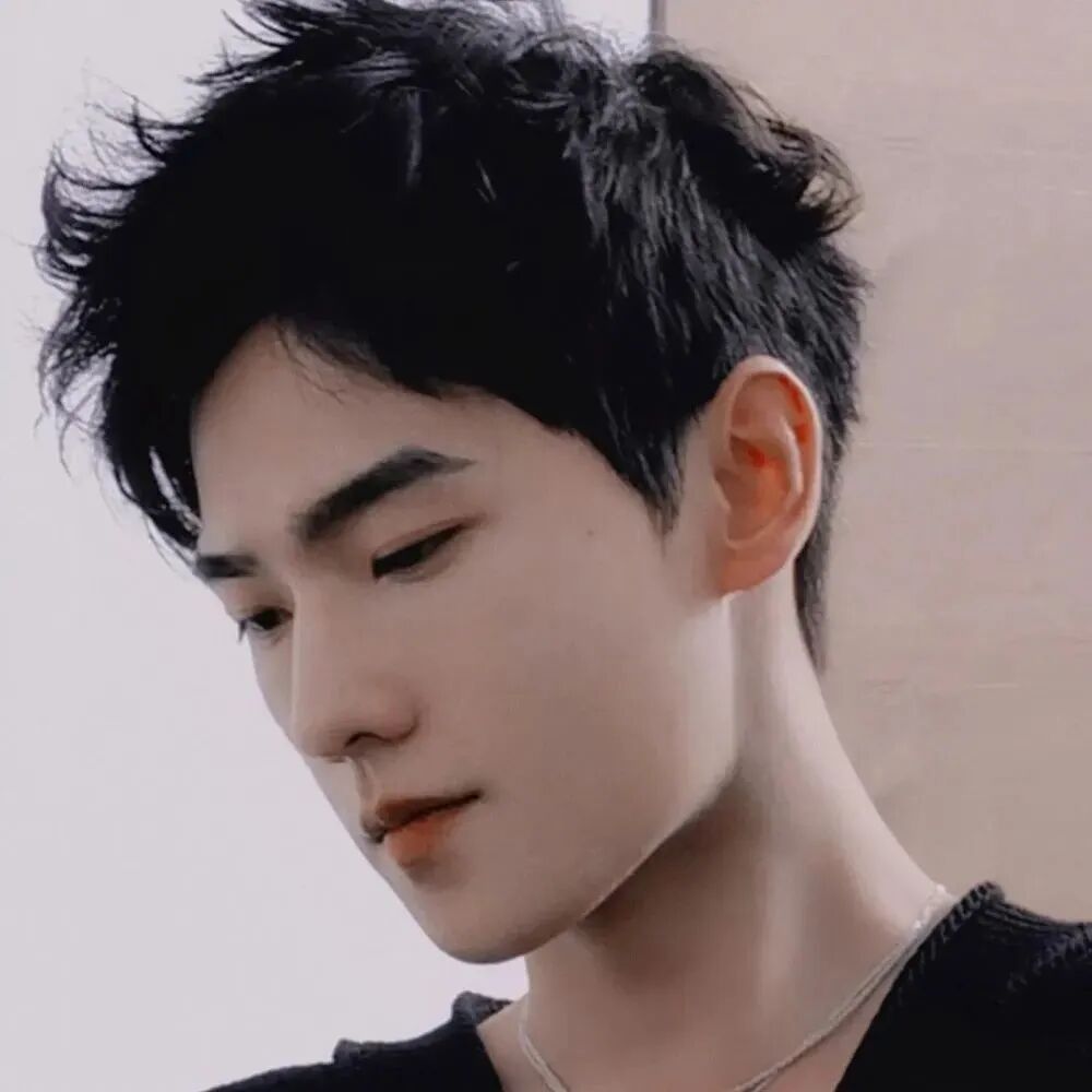 杨洋头像侧脸男生头像
