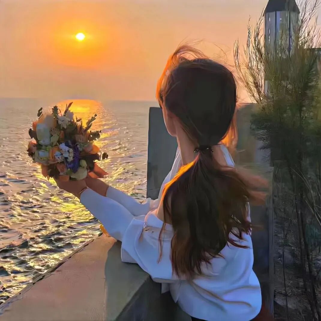 鲜花不露脸海边日落女生头像