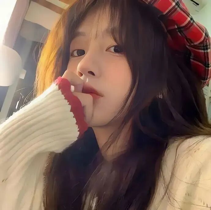 可爱侧脸女生头像