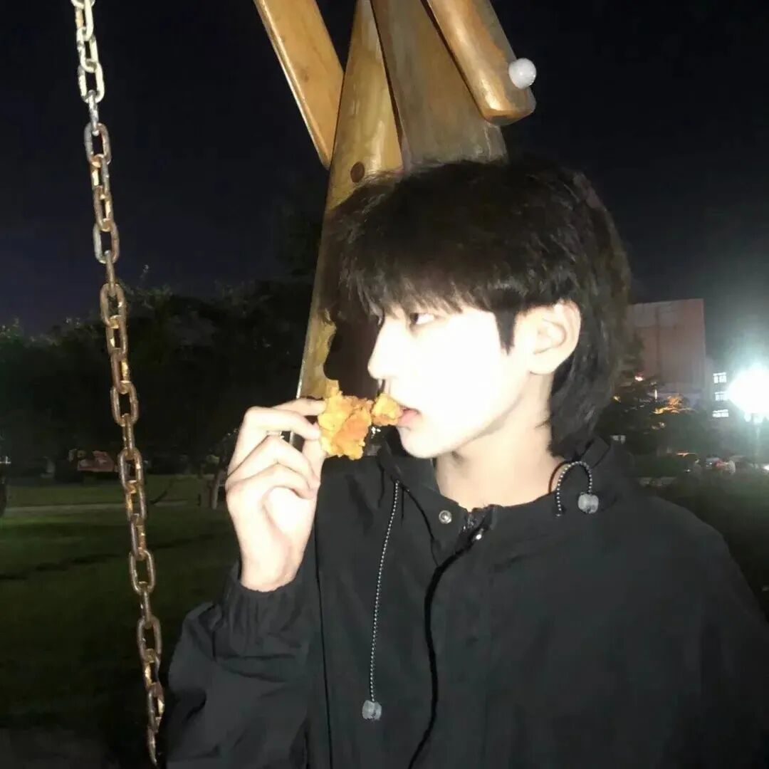 侧脸男生头像